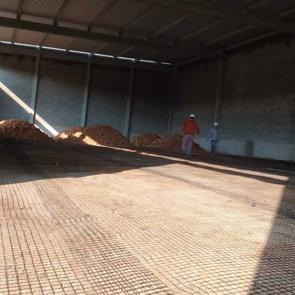 Instalação da geogrelha para pavimentação